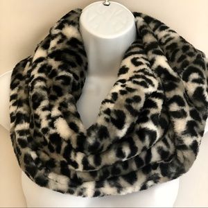 Infinity Scarf NWT Grey Leopard Print Super Soft